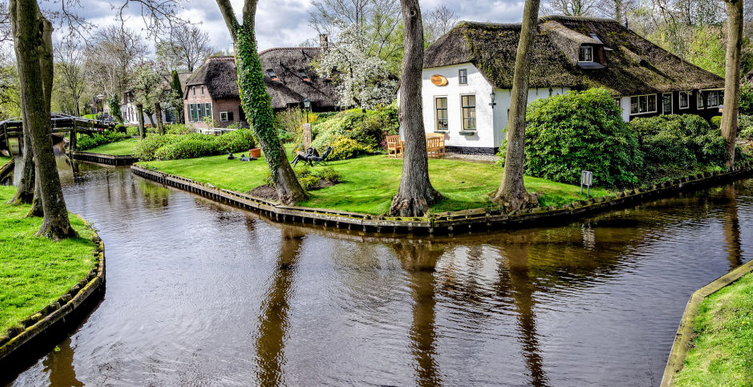 jm-allcreated-town-holland-streets-water-1