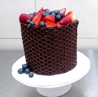 jm-allcreated-chocolate-cake-bubble-wrap-decor-1